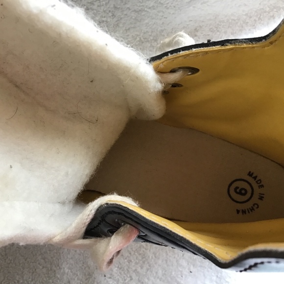 Classic Black Ice Skates - Picture 5 of 9